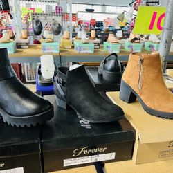 Beautiful Woman Boots $20