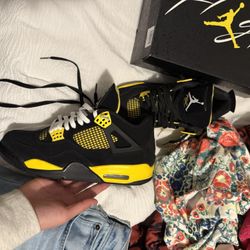Jordan 4 thunder sz 10.5