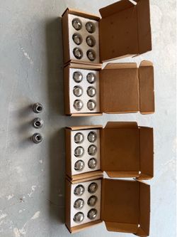 Ford Bronco Bandlands tire wheel locks