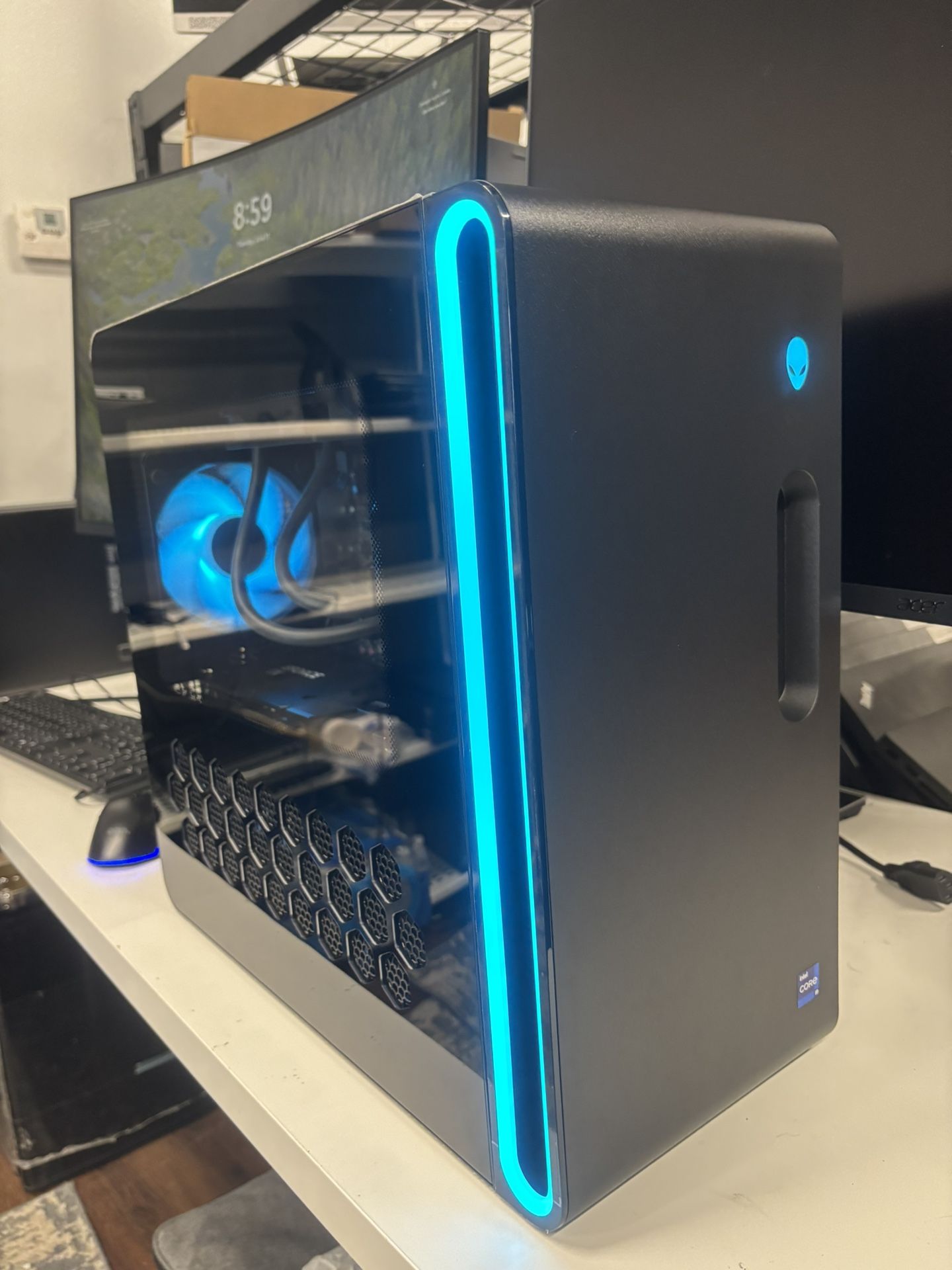 alienware aurora r16 gaming desktop i9 13Gen, 32gb Ram, 2Tb Storage ( 1Tb SSD and 1Tb HDD) 12gb Graphic RTX GeForce 4070, Windows 11 Home, in excellen