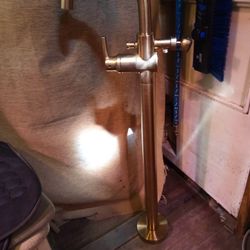 Delta Trinsic Floor Mounted Tub Filler.