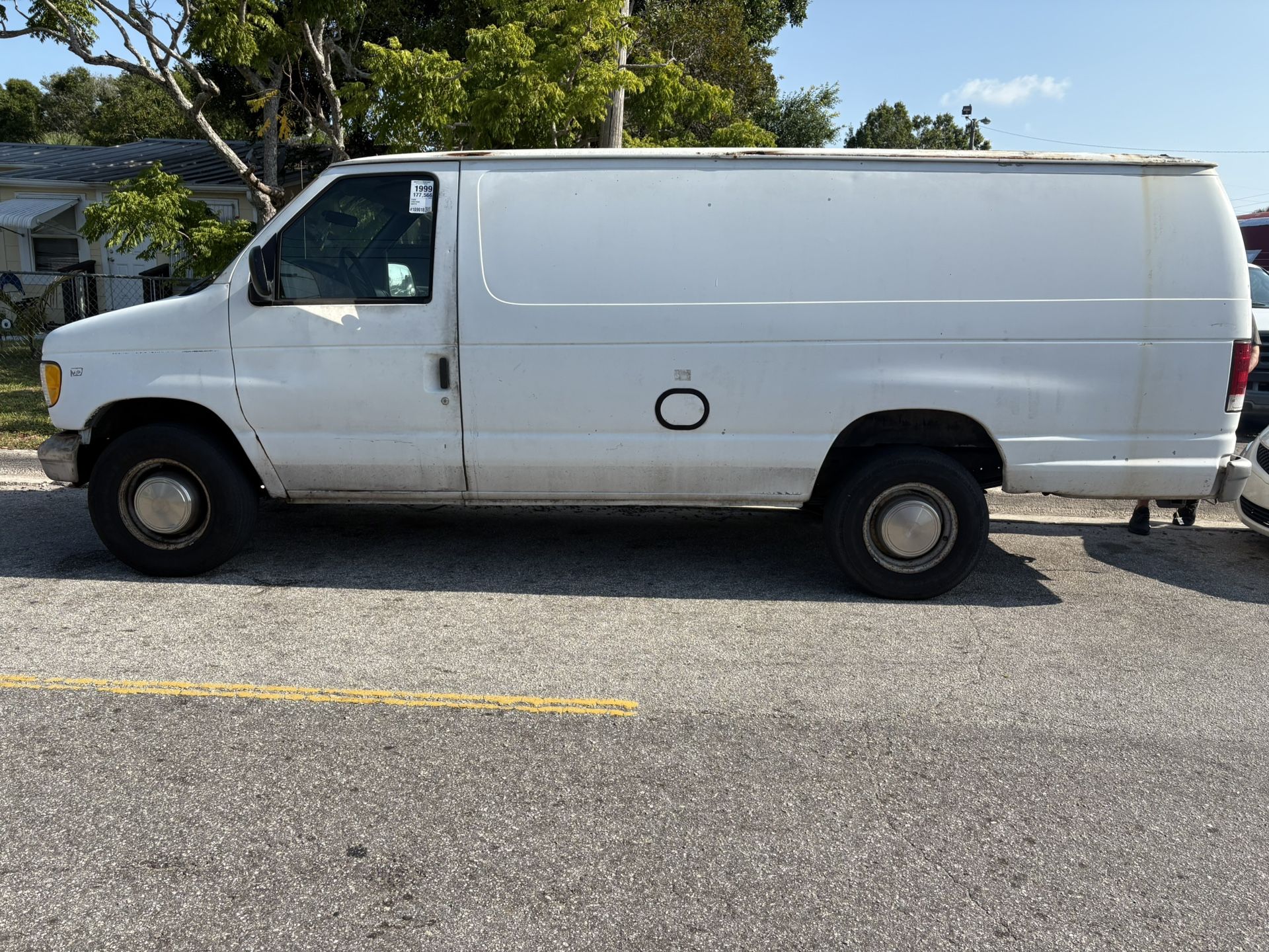 1999 Ford E-350