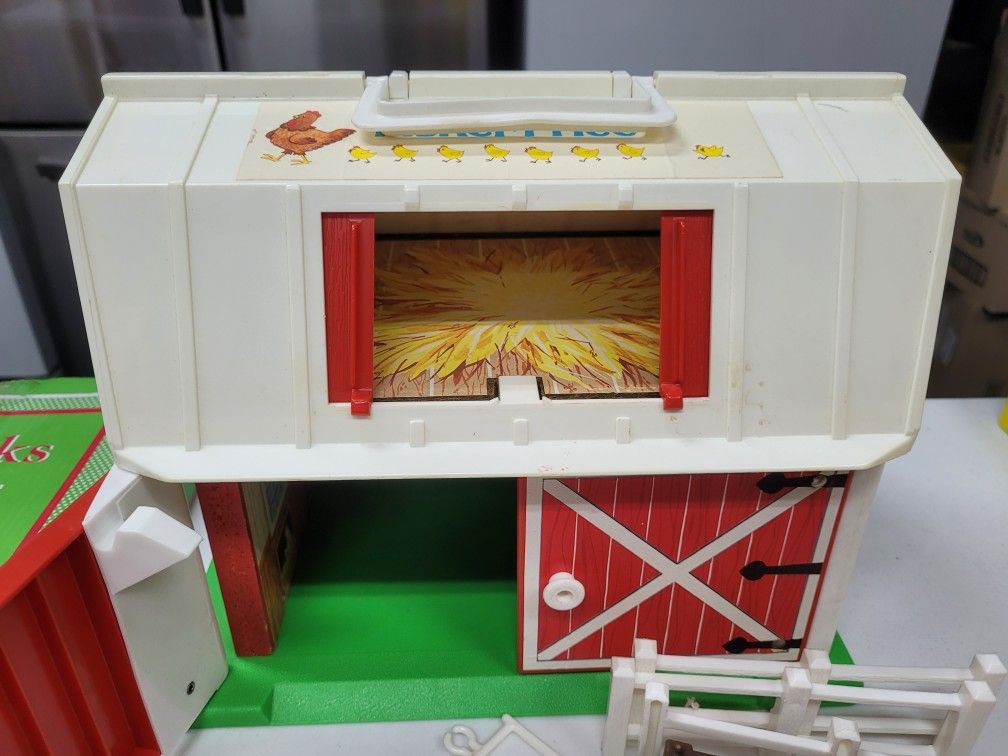 Vintage Fisher Price little people farm family set 1985
$60