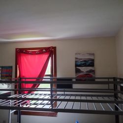 Metal Twin size/ Full size Bedframe 