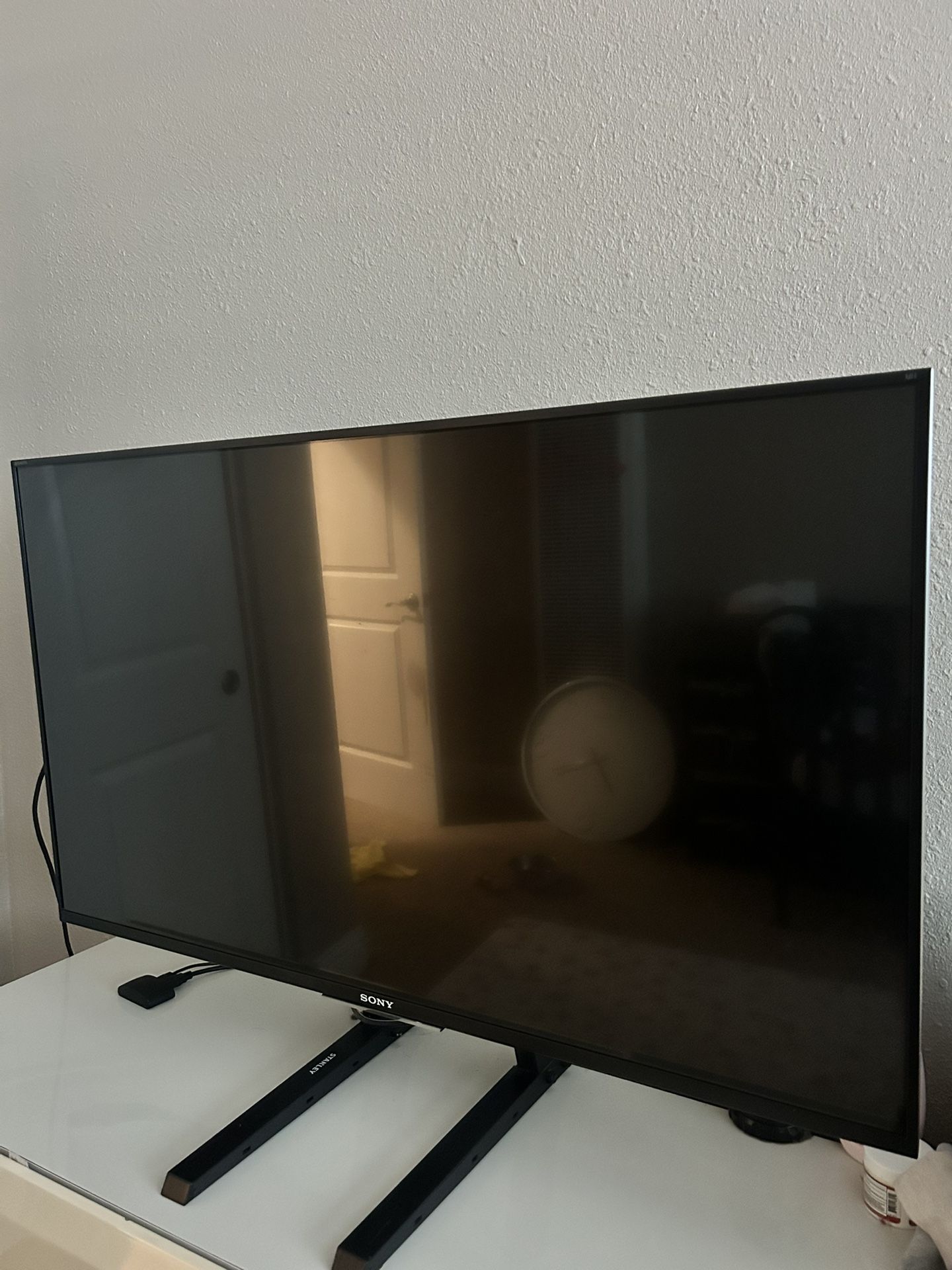Sony TV Roughly 38 Inches 
