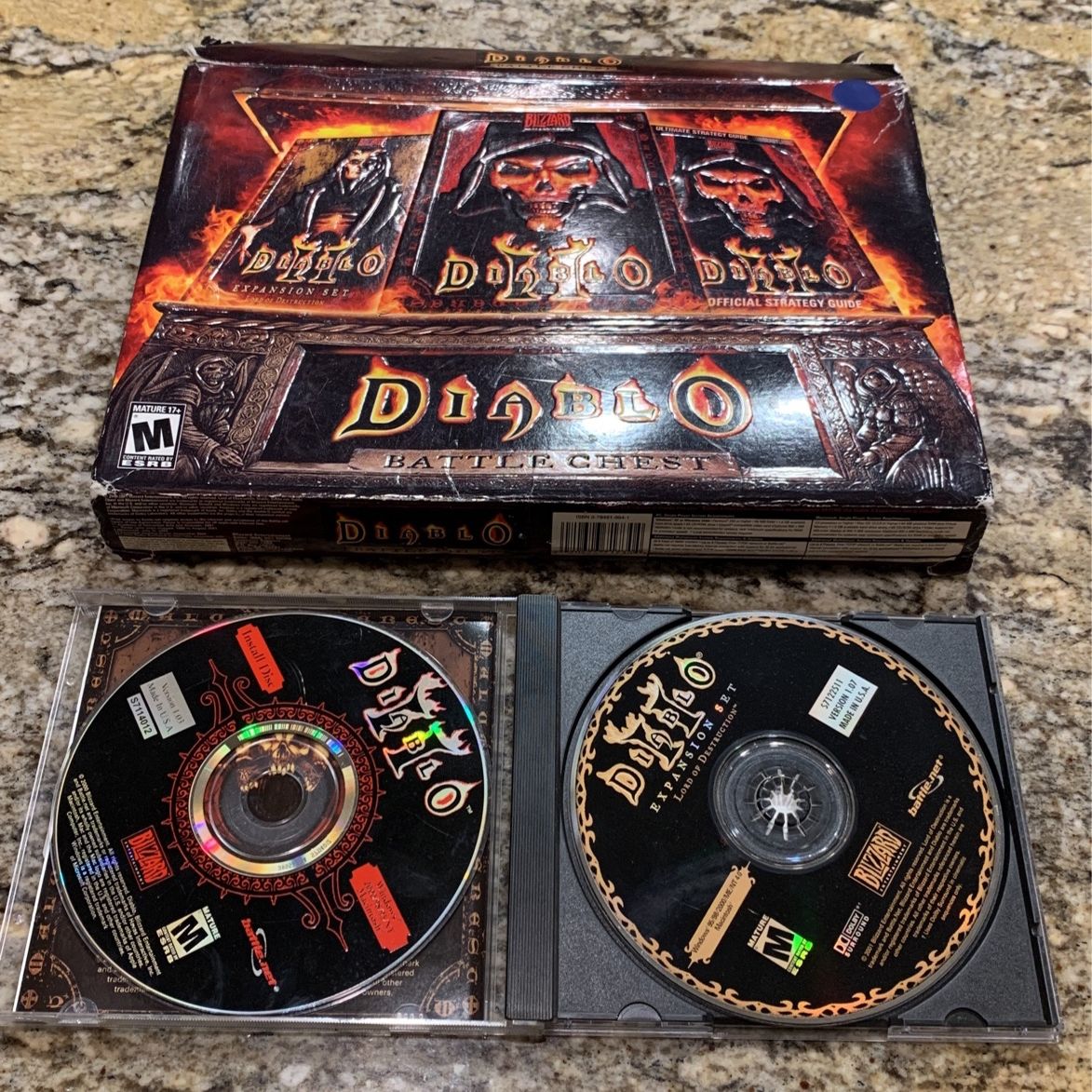 Diablo 2 II Battle Chest - PC Game Strategy Guide & Expansion Pack