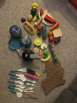 Kids Kitchen Items/ Cutting Set