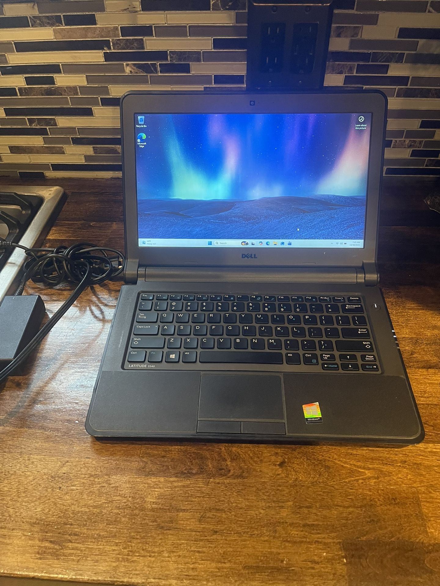 Dell Latitude E3340- Ultrabook - Core i5 8GB RAM - 240GB SSD HD Graphics Windows 11