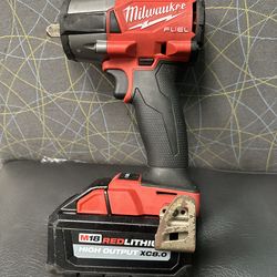 Milwaukee m18 fuel 1/2 impact wrench with 8.0 battery and charger