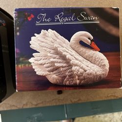 The Royal Swan From Royal Heritage Collection