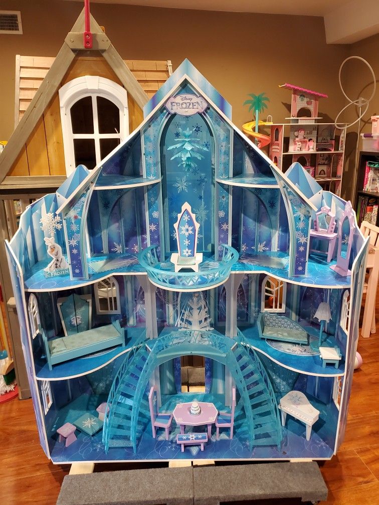 Frozen Castle Dollhouse - Very Big
