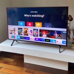 TCL 43" CLASS 5-SERIES 4K UHD DOLBY VISION HDR ROKU SMART TV - 43S525