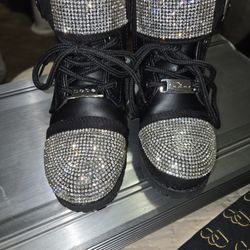 CUTE LIL GIRL BOOTS WITH SPARKLY RHINESTONES BY BEBE BRAND NEW NEVER USED SEE ALL PICS SIZE 7 LIL GIRLS 