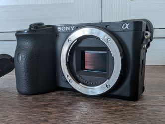 Sony a6600 with two extra batteries and charger