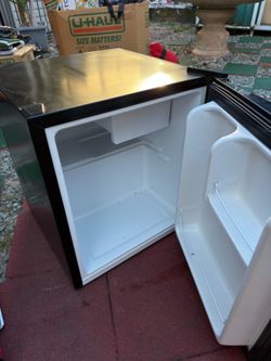 Hisense mini fridge .