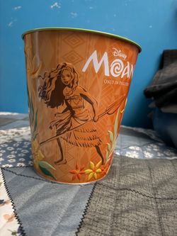 Moana popcorn tin with exclusive pin