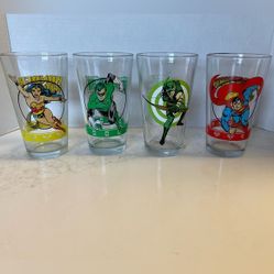 DC Comics Pint glasses set of 4. Wonder Woman, Superman, Green Lantern 