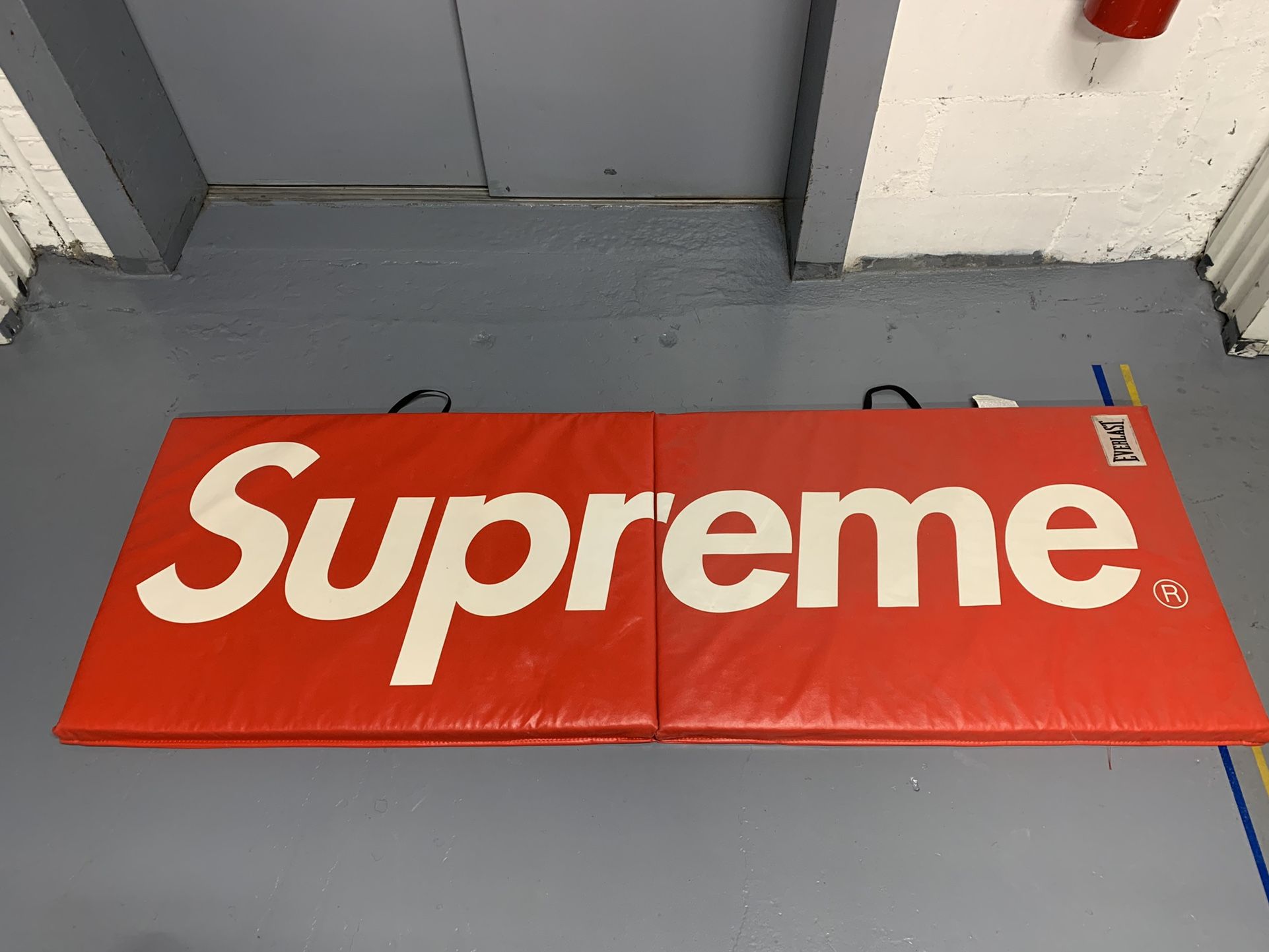 Supreme Everlast 折りたたみエクササイズマット Supreme Everlast Folding Exercise Mat Red FW17 -New -Ready To Ship