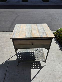 Wood & Iron Accent Table / Nightstand