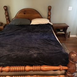 Queen Size Bed and matching Night Stands 