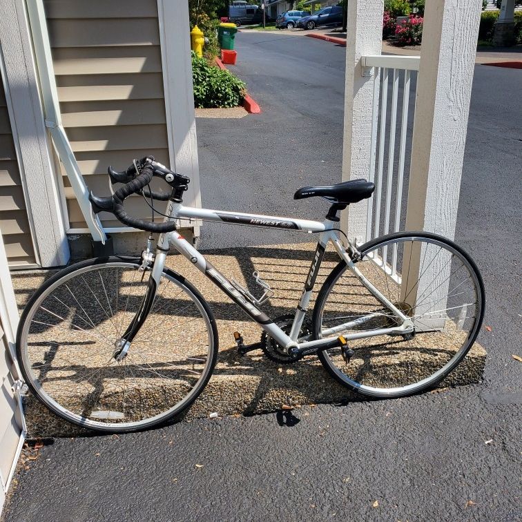 Fuji Newest 4.0 Road Bike for Sale in Beaverton OR OfferUp