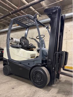 CROWN forklift latest model, 5000 lb, 3 stage, side shift
