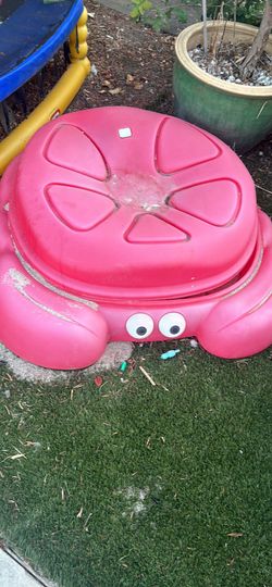 Crab sandbox