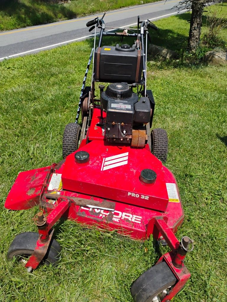 32 In Encore Walk Behind Mower W Bagger 