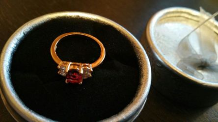 captivating ruby ​​18k gold filled Classic royal lady Chin Ruby ring Sz 5 / J