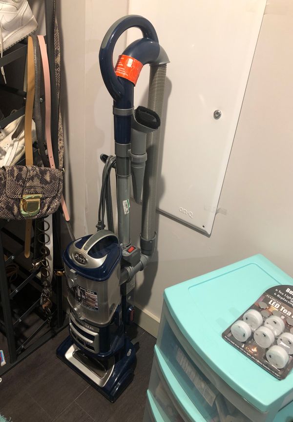 Shark Navigator LiftAway Deluxe Vacuum for Sale in Tucson, AZ OfferUp