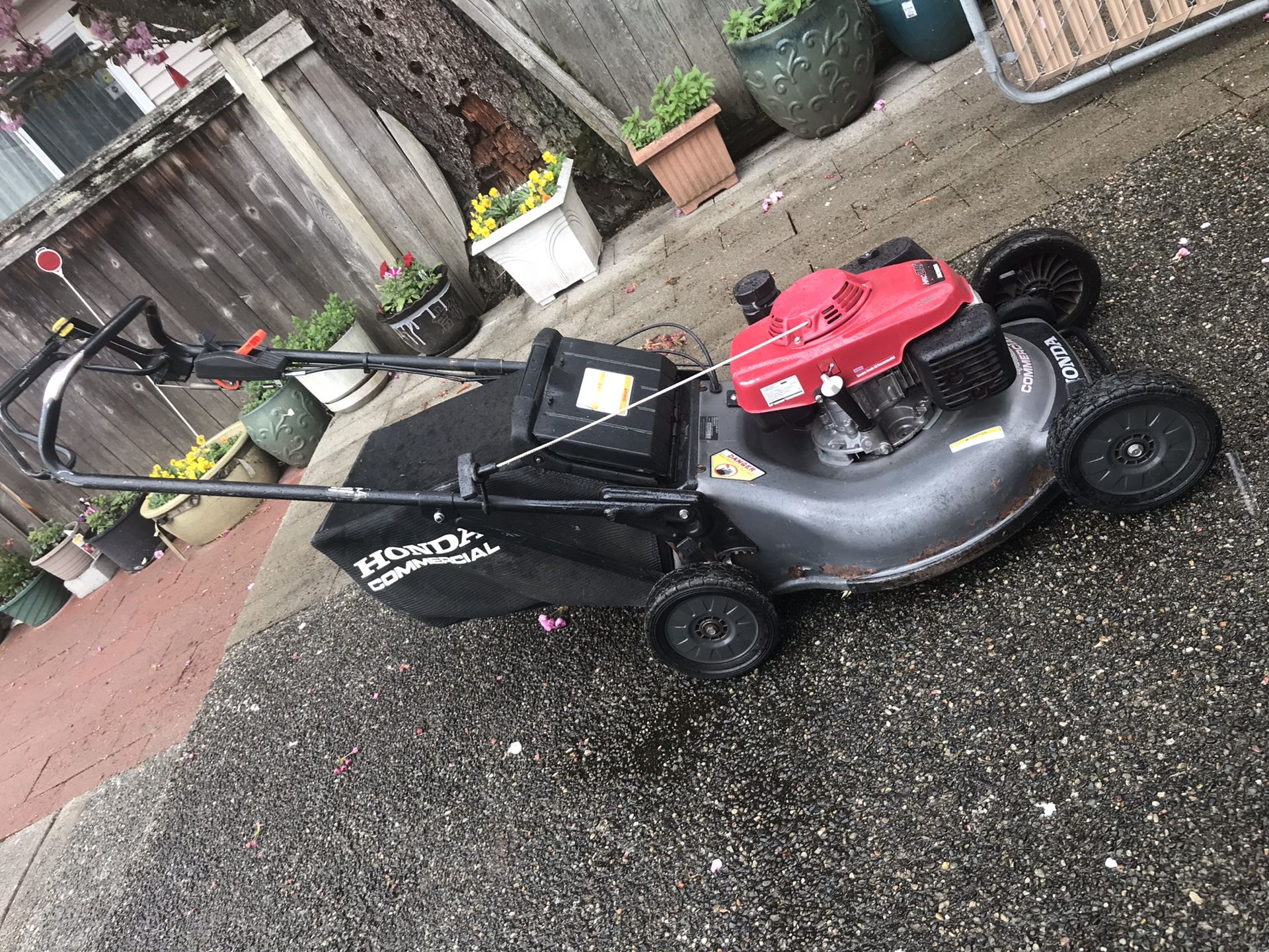 Commercial Honda Lawns Mower HRC216K3HXA for Sale in Seattle, WA OfferUp