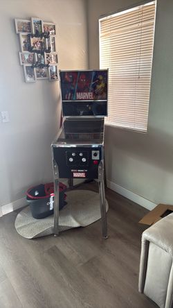 Pinball machine / marvel