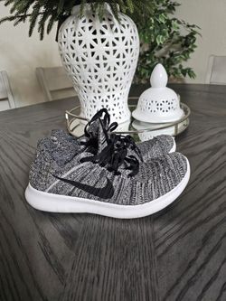 Women, NIKE
FREE RN FLYKNIT SIZE. 8