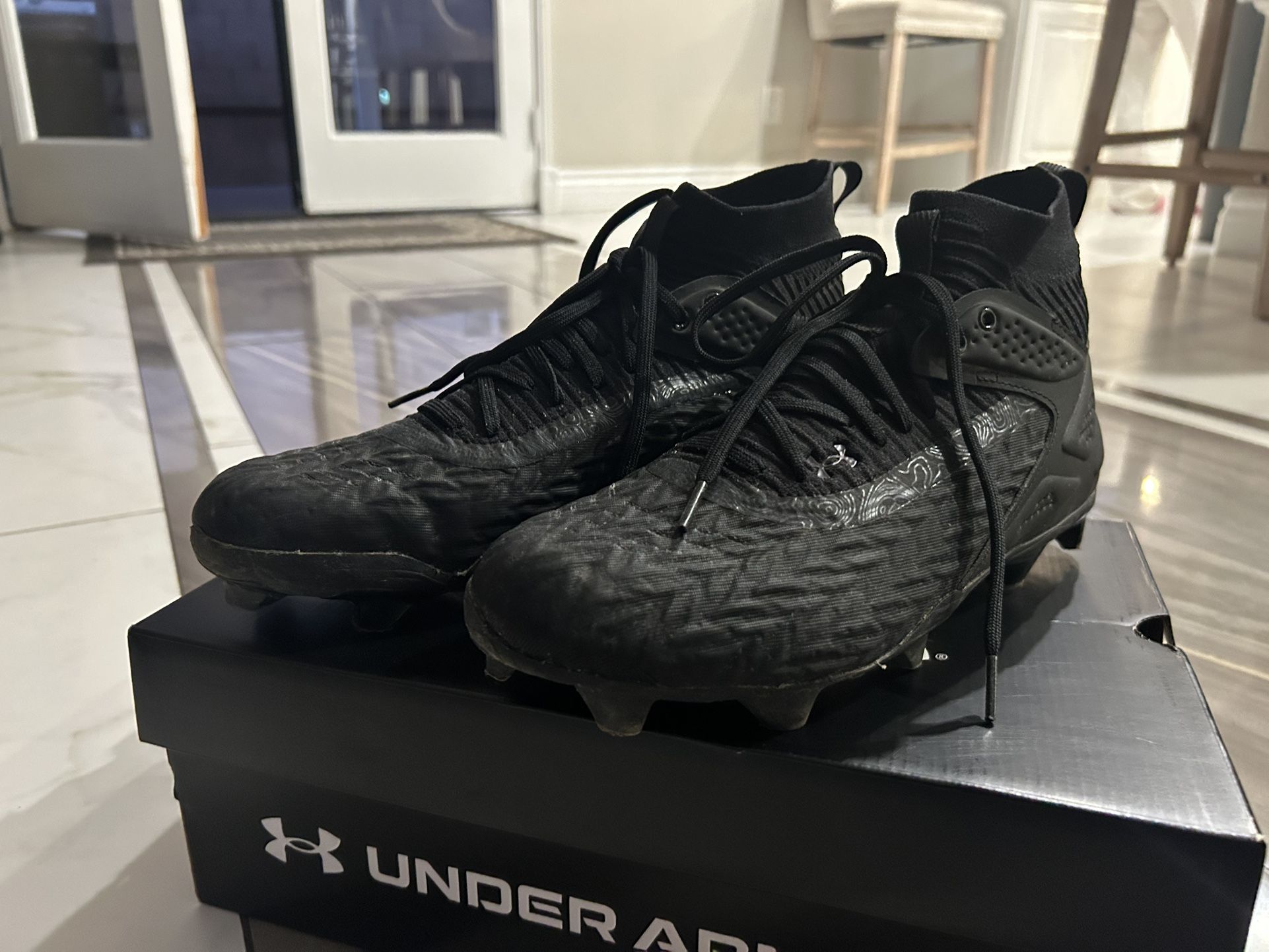 Under Armour Men's Yard MT TPU Mid Baseball Cleats