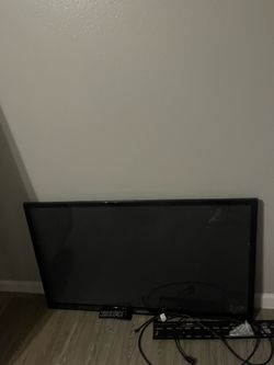 Bed Set With Pull Out Draws Underneath With 2 Lil Dressers And Glass Set Living Room Set , 50inch Samsung Tv With Remote  Also Have The Mount To Hang