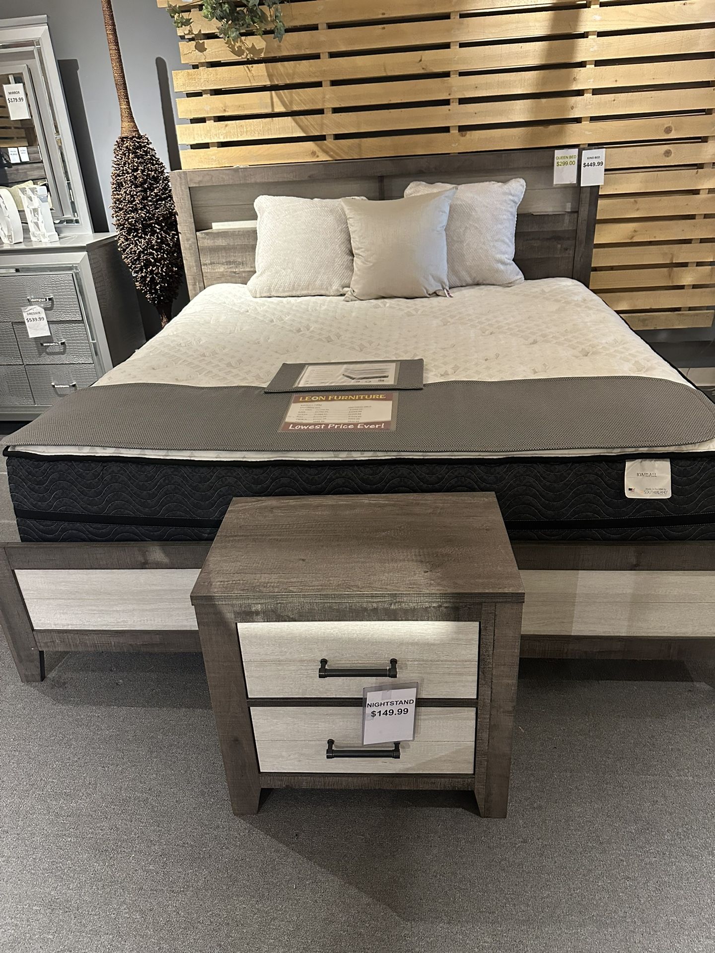 4PC Queen Bedroom Set. Cream Color