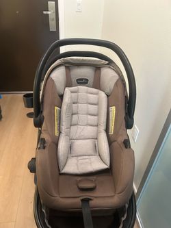 Even Flo Pivot Modular Travel System