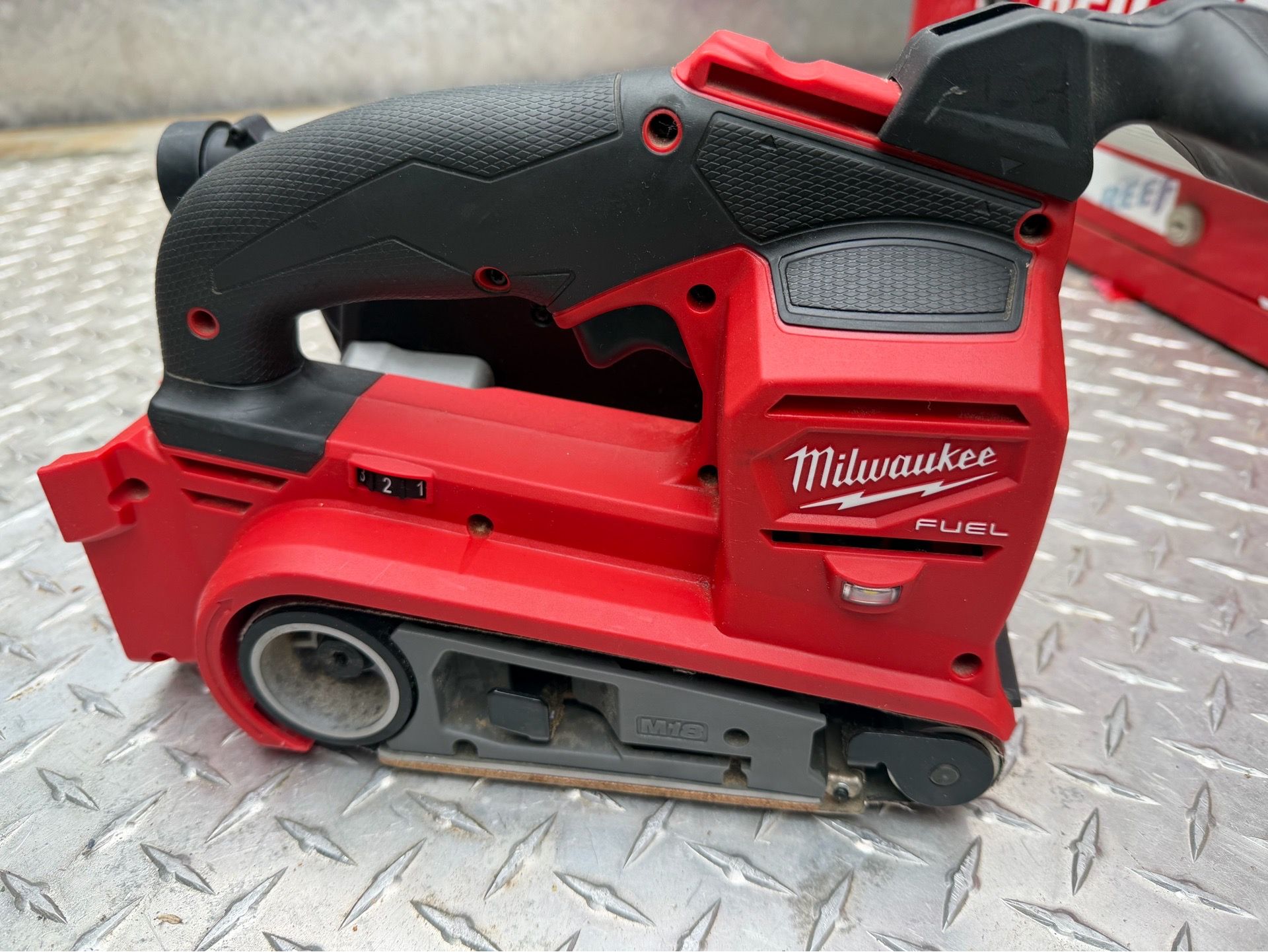 Milwaukee m18 belt sander