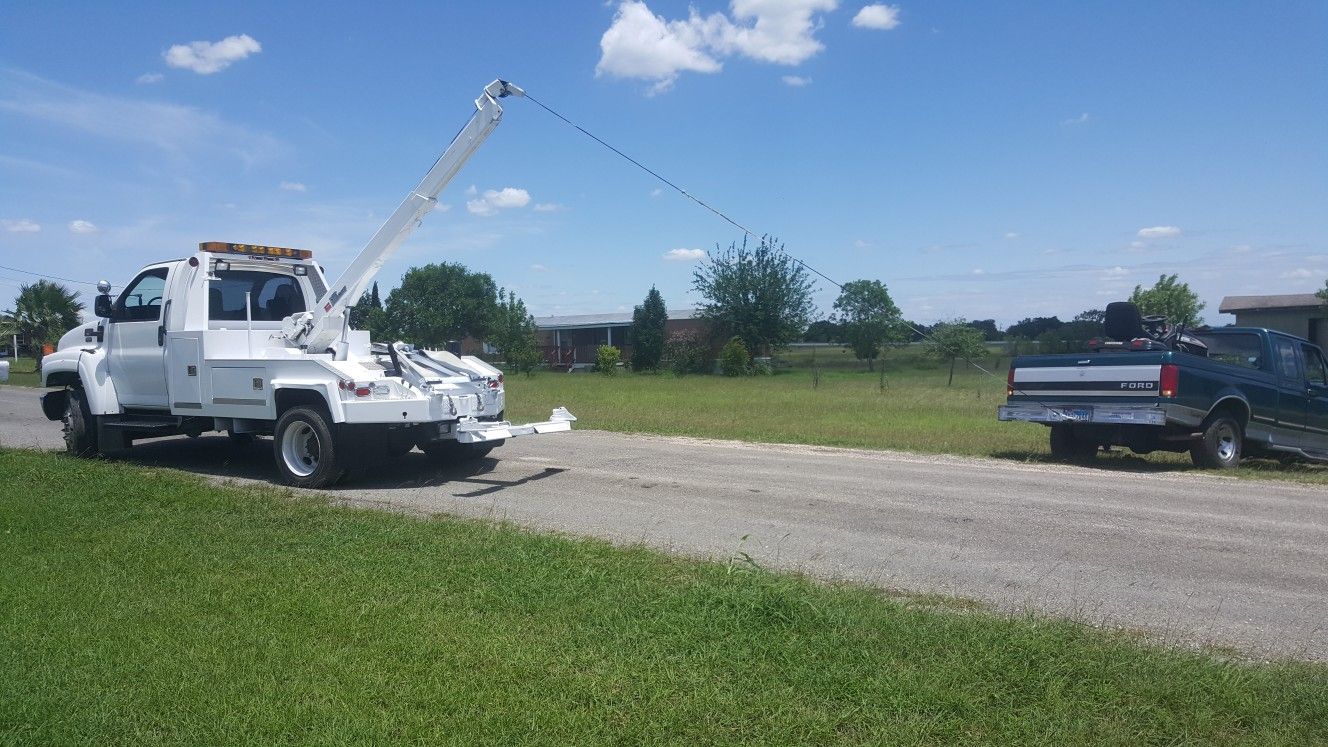2004 GMC C5500 6.6 Duramax diesel wrecker tow truck