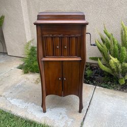 Selling A Vintage Record Player No Identification 