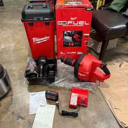 Milwaukee M18 FUEL 18-Volt Lithium-Iron Cordless Plumbing Drain Snake Auger Kit with w/ CABLE DRIVE & 5/16 in. x 35 ft. Cable