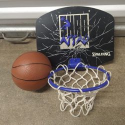 SHAQ VINTAGE 1990'S BASKETBALL HOOP AND BALL

