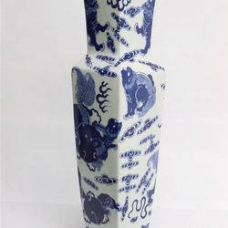 Chinese blue and white lorenz shape porcelain vase