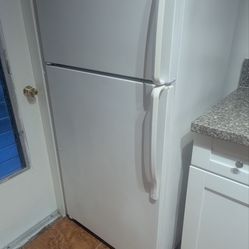 WHIRLPOOL 28 Inch REFRIGERATOR
