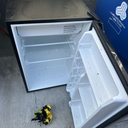 Mini Fridge 
