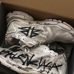 Balenciaga runners grafiti