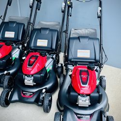 Brand new Honda 21 in. 3-in-1 Variable Speed Gas Walk Behind Self Propelled Lawn Mower with Blade Stop