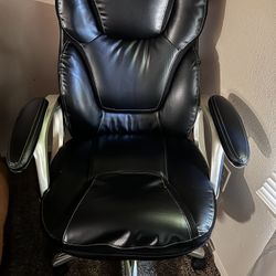 Computer Desk With Chair 