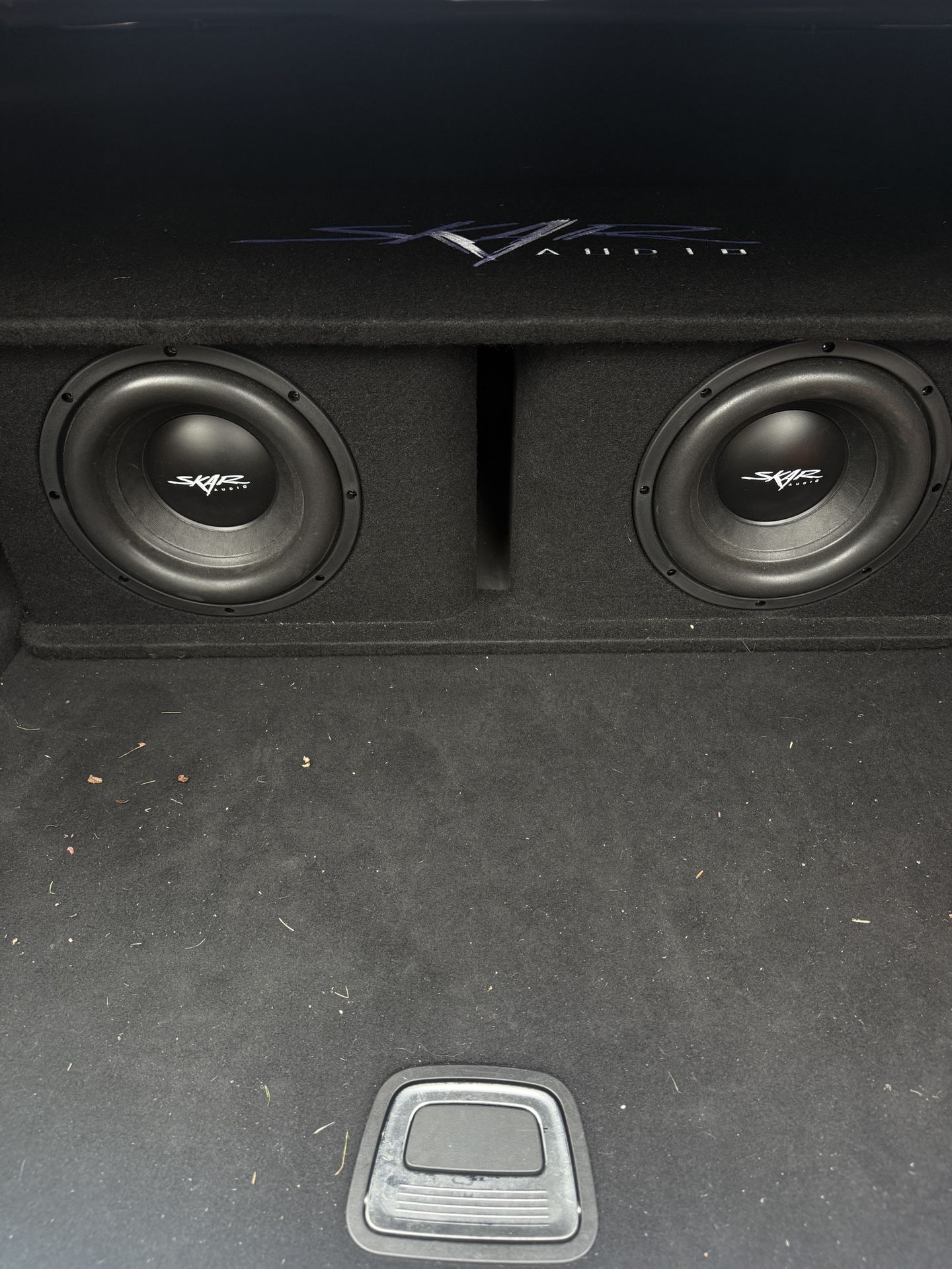 Skar Dual 10" 2,400 Watt vented enclosure wit LC2i pro channel converter and skar amp 