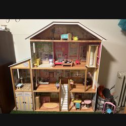 Doll House 